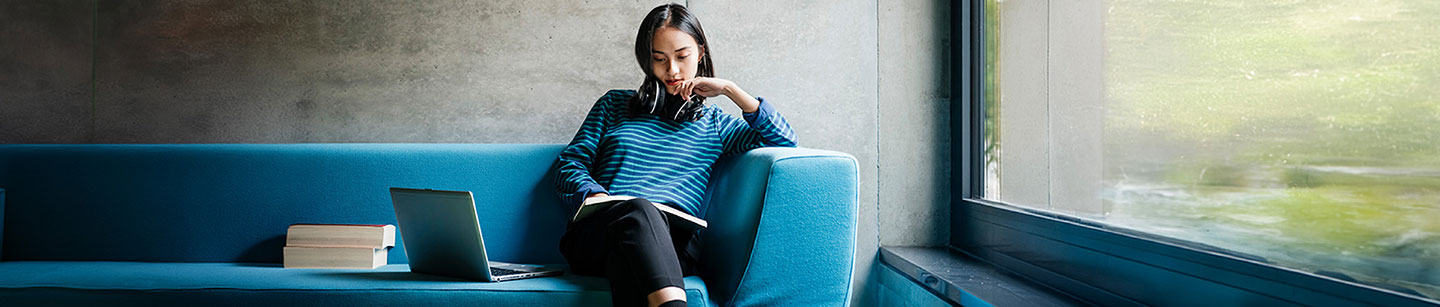 college student studying, photo banner, financial wellness blog, Aug 2024, TCU